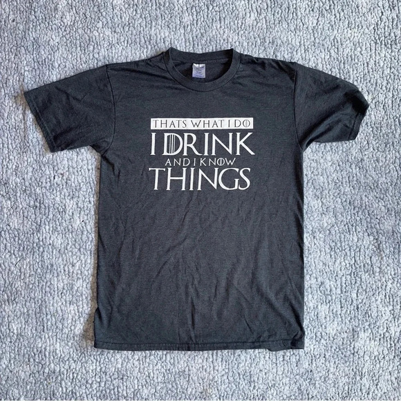 Gildan Tops - That’s What I Do I Drink and I Know Things Gray T-shirt Size Medium